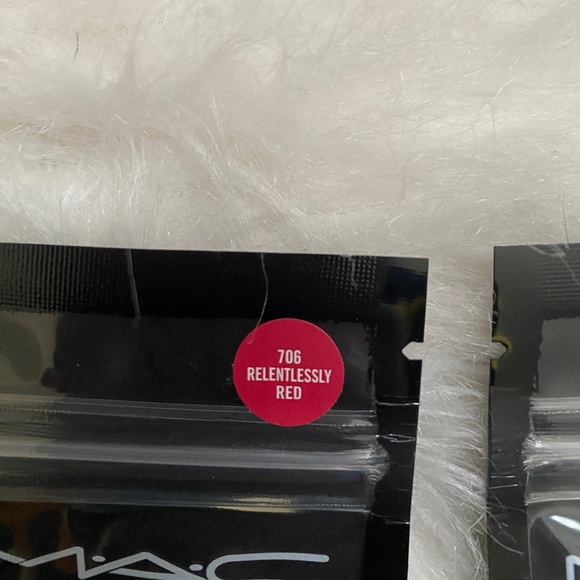 MAC mini lipstick 3 lipstick lot sealed - Picture 4 of 6